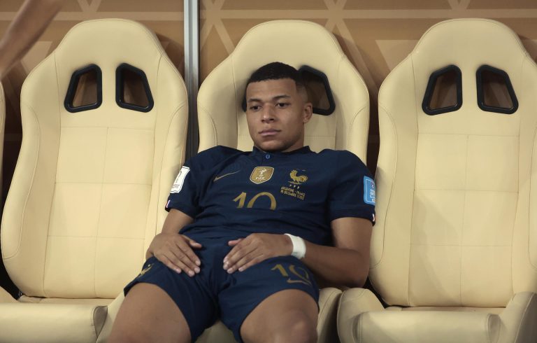 “Volveremos”, el escueto y esperanzado mensaje de Mbappé