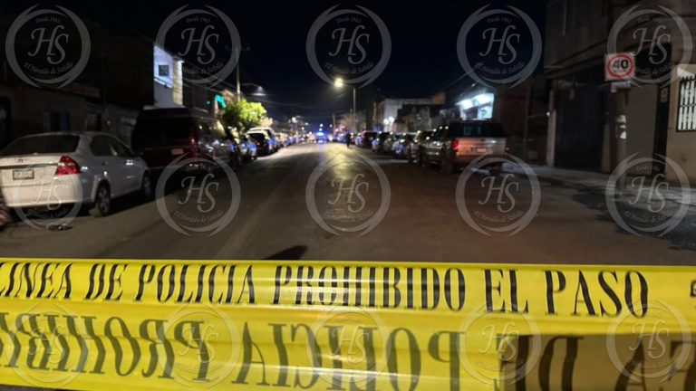 Atropella a dos hombres auto fantasma en Saltillo, uno pierde la vida