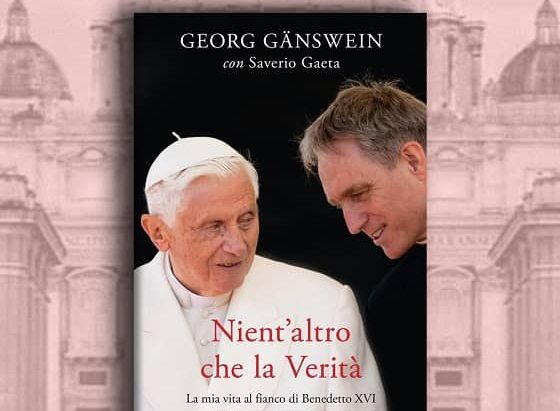 El libro del secretario de Benedicto XVI sacude a la curia del Vaticano