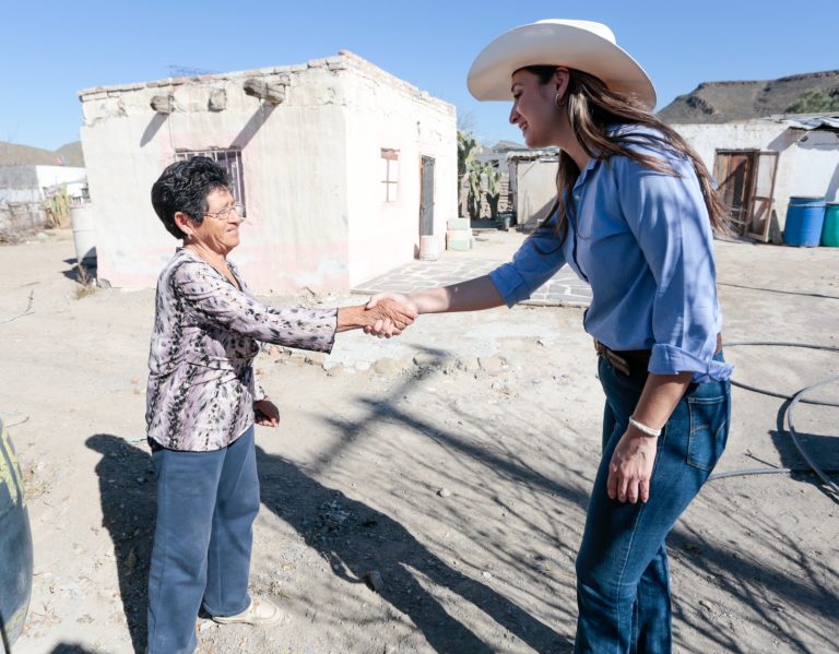 Recorre Edna Dávalos comunidades rurales de Ramos Arizpe