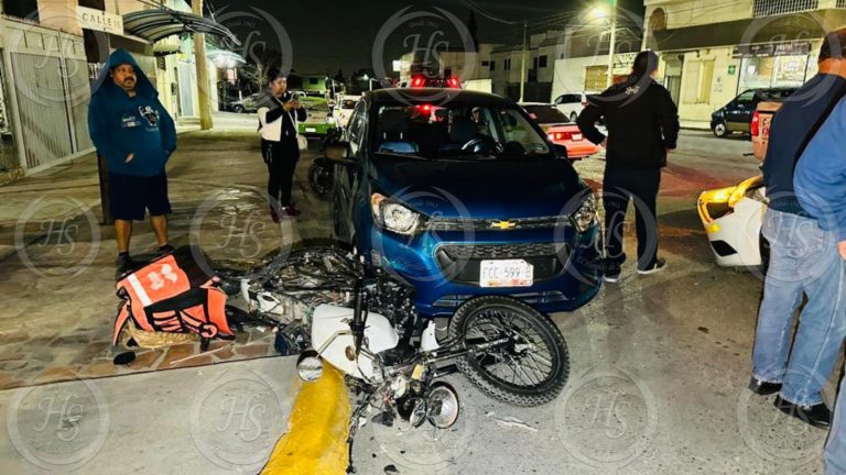 Taxista embiste a motociclista en Saltillo