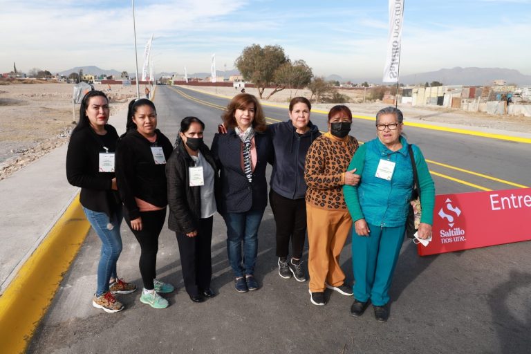 Vecinos agradecen a alcalde y gobernador por la calle 10