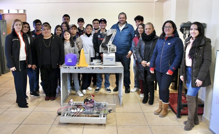 Alumnos del CETIS 60 se preparan para el “First Robotics Challenge 2023” 