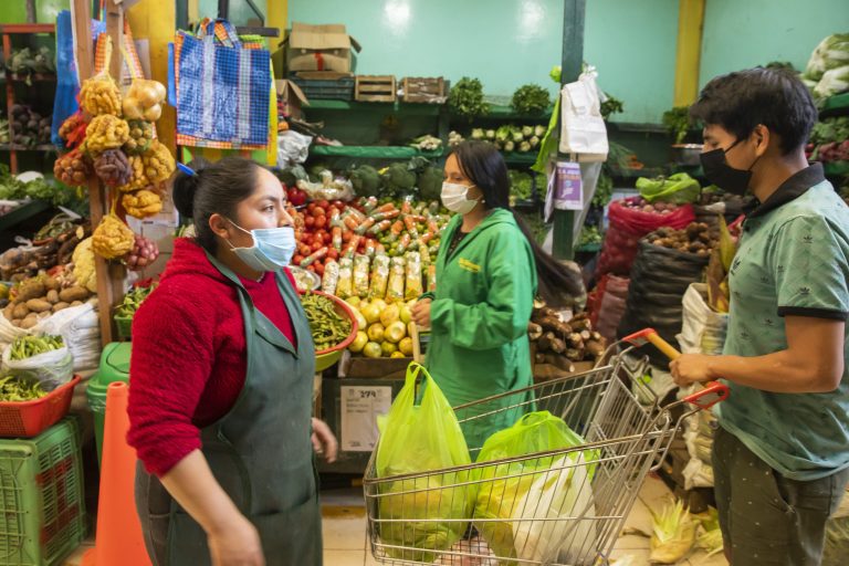 Inflación supera expectativas; llega a 7.94%