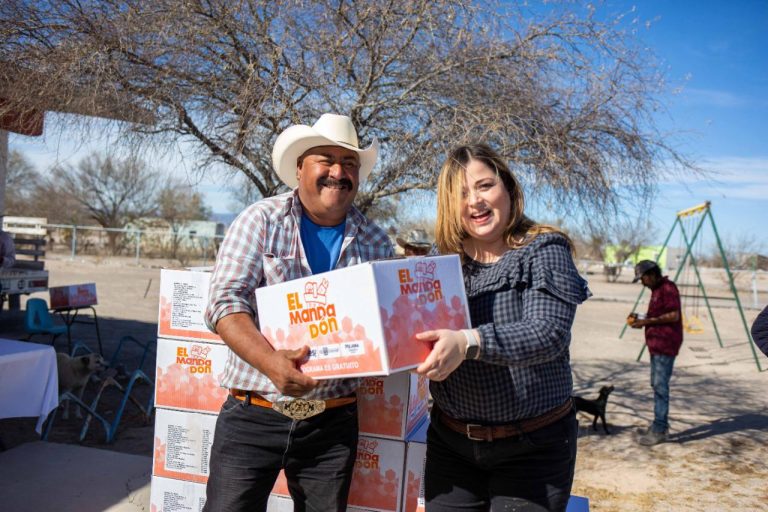 Entrega Ana Lucía Cavazos, el “Mandadón” en Las Coloradas