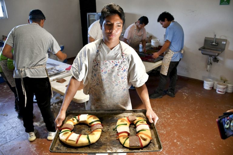 Invitan a apoyar a jóvenes de centro ‘Esperanza y Nueva Vida’ con compra de Rosca de Reyes 