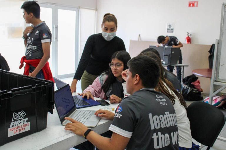 Participarán alumnos de la Preparatoria Venustiano Carranza de la UA de C en el concurso de Robótica Kick Off 2023 de la First Robotics Competition