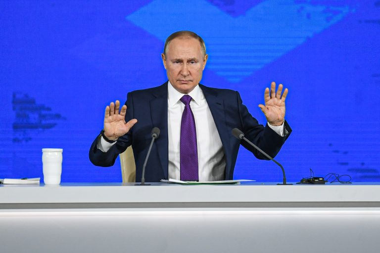 Vladimir Putin se registra oficialmente como candidato para las elecciones presidenciales de Rusia