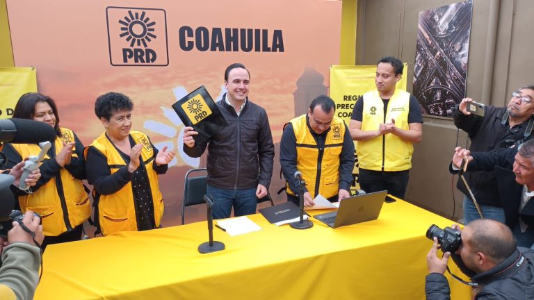 Se registra Manolo Jiménez como precandidato del PRD a la gubernatura de Coahuila