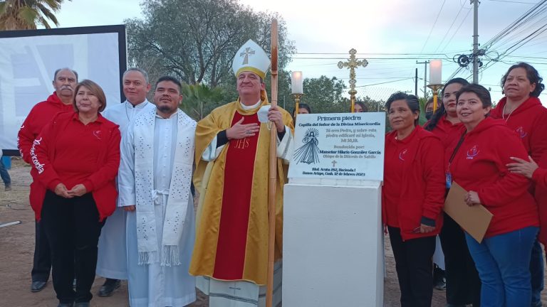 Bendice obispo Hilario González primera piedra de la capilla del Señor de la Divina Misericordia en Ramos Arizpe