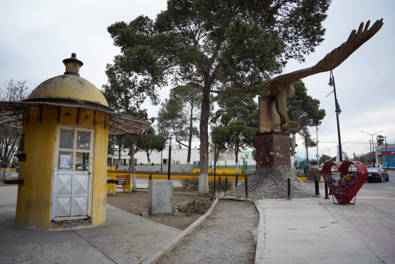 Trabajan para renovación total de Plaza del Águila en Ramos Arizpe