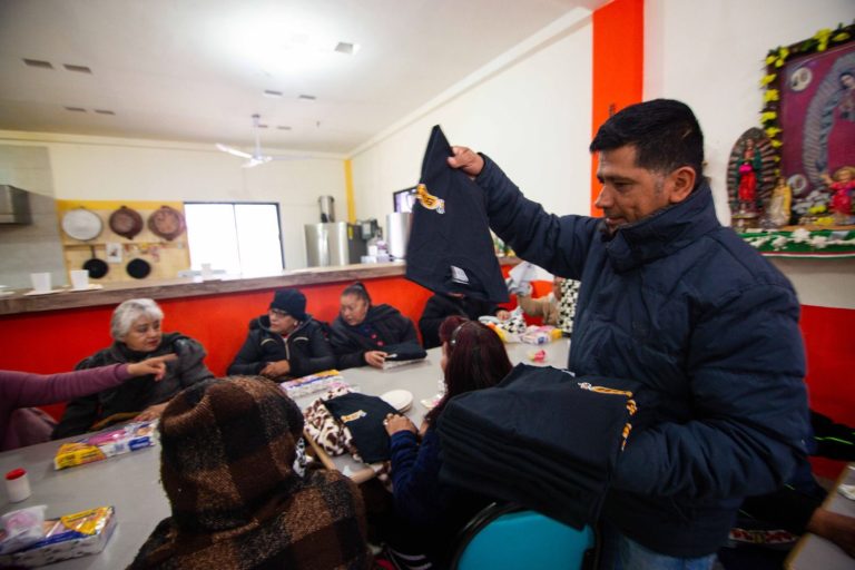 Festejan el amor y la amistad con brigada invernal en Comedor Comunitario de la colonia Blanca Esthela