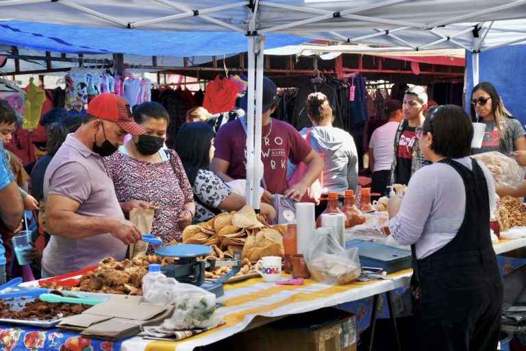 Comerciantes en mercado ‘Manantiales’ ven en aumento sus ventas