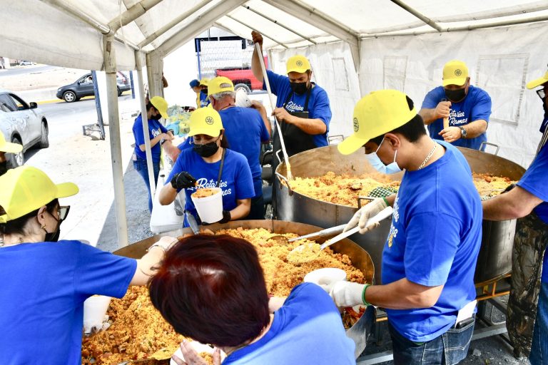 Éxito de Rotarios en Ramos Arizpe por venta de paella en apoyo a jóvenes líderes 