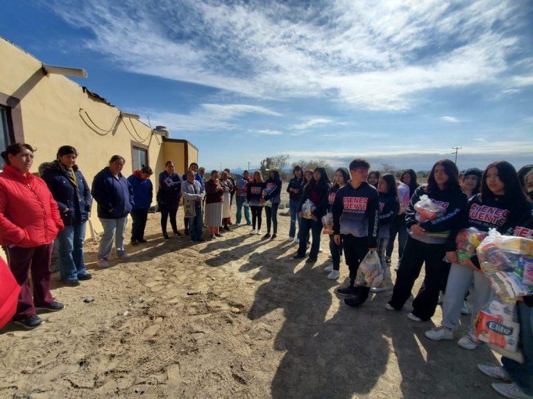 Jóvenes ateneístas apoyan con entrega de alimento a familias del ejido San Juan de Amargos 