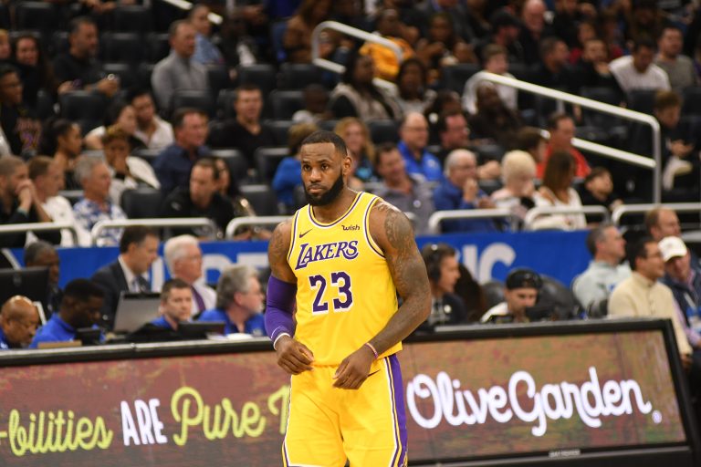 LeBron James se convierte en el máximo anotador de la NBA