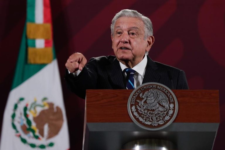 AMLO acusa a Martha Bárcena de estar en el bloque conservador