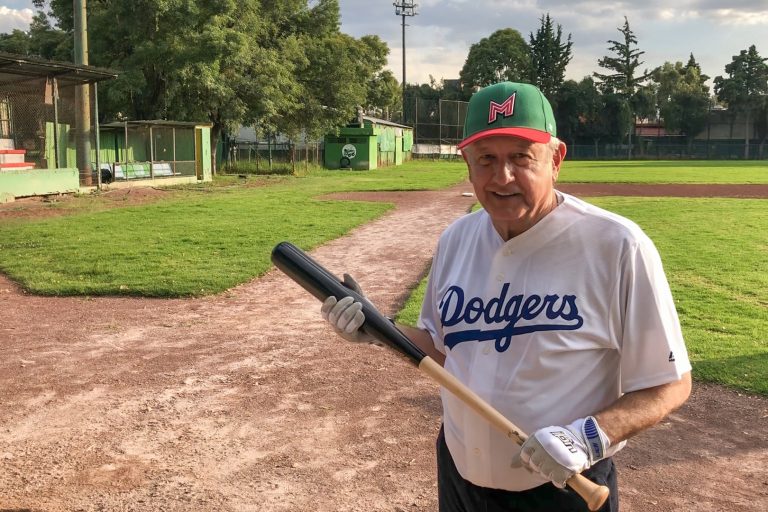 AMLO gasta mil 600 mdp en estadios de beisbol, mientras sigue el desabasto de medicamentos para niños con cáncer: PAN