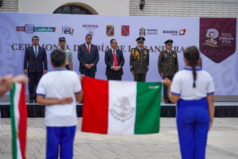 Conmemoran autoridades militares y de gobierno Día de la Bandera