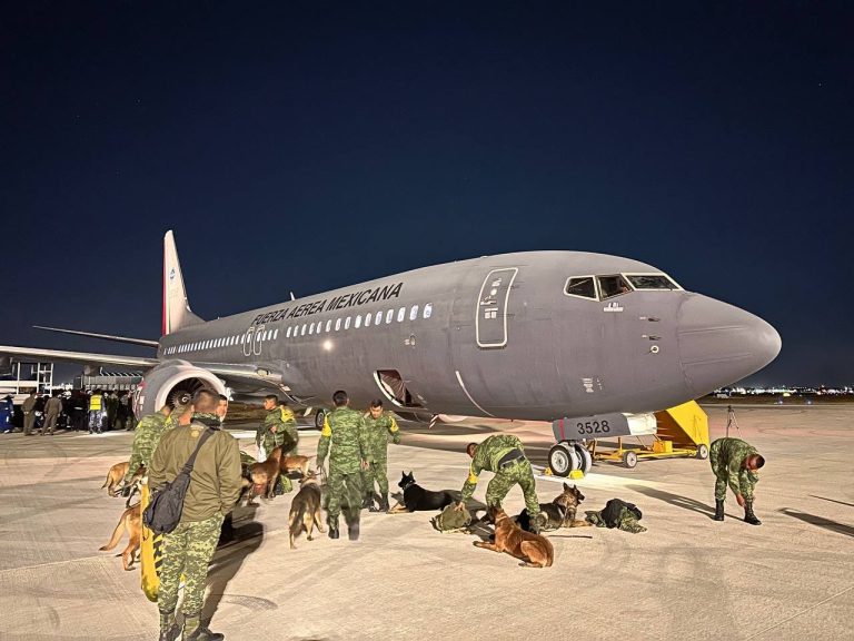 Despega avión de la Fuerza Aérea Mexicana rumbo a Turquía con equipo de rescate