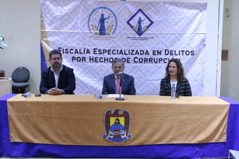 Dialogan sobre anticorrupción con universitarios de la Unidad Torreón