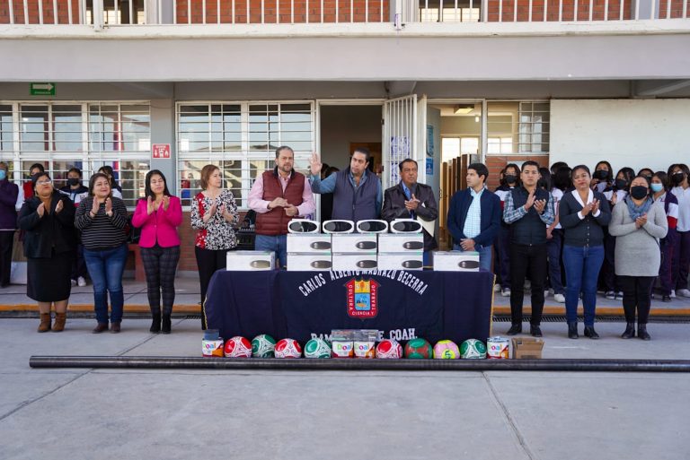 Entrega Chema Morales “Mejora tu Escuela” a la Secundaria General número 3 en la colonia Villasol