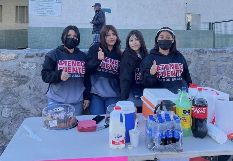 Estudiantes de Ateneo Fuente apoyan con entrega de alimento familias de pacientes internados en Hospital Ixtlero 