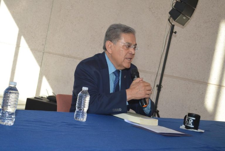 Imparte rector de la UAdeC la Charla “La Historia del Libro y su Aparición en el Mundo Antiguo”