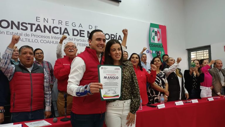 Recibe Manolo Jiménez constancia de mayoría