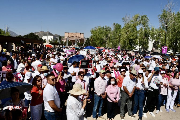 Miles de saltillenses se suman a manifestación en defensa del INE