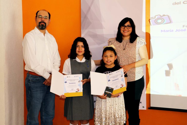 Premian a las ganadoras del primer concurso “Importancia de las niñas y las mujeres en la ciencia” del CIICYT