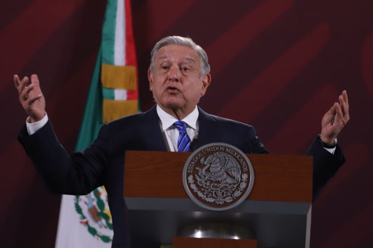 Presiona AMLO a Tesla, no quiere que se instale en Nuevo León