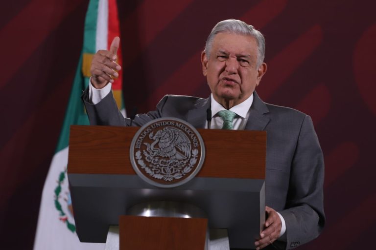 Presume López Obrador que México desplazó a China en monto de remesas