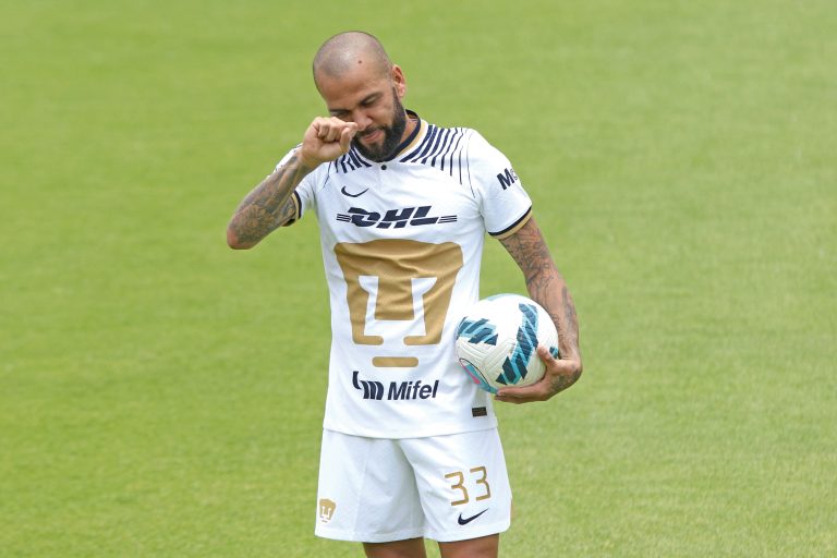 Reclama Pumas a Dani Alves una indemnización de 5 millones de dólares