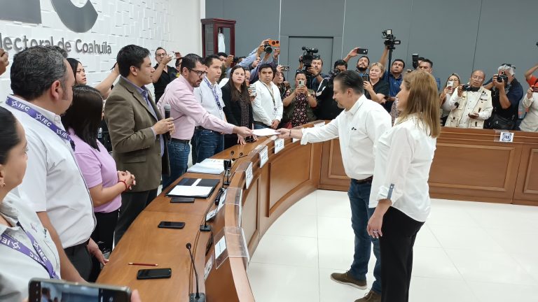 Acude Lenin Pérez a registrarse como candidato de UDC – PVEM a la gubernatura de Coahuila  