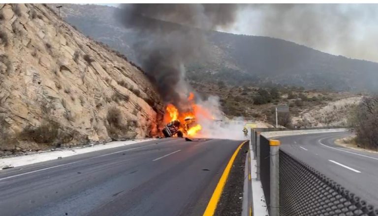 Choque de tráileres sobre la carretera 57