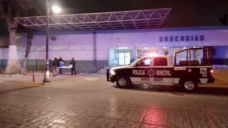 Entrega policía de Ramos Arizpe bebidas calientes en Hospital Ixtlero 