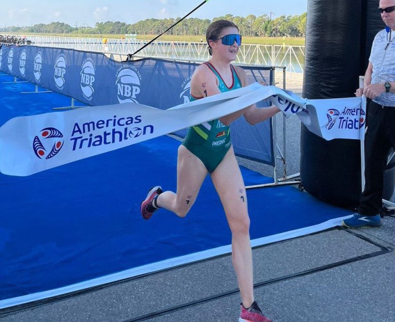 Coahuilense conquista oro en Campeonato Norteamericano Juvenil de Triatlón