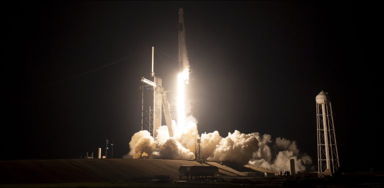 NASA y SpaceX lanzan sexta misión tripulada a estación espacial