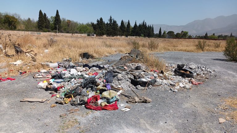 Piden vecinos del sur de Saltillo intervenga Policía Ambiental y la SMA ante problema de basureros clandestinos