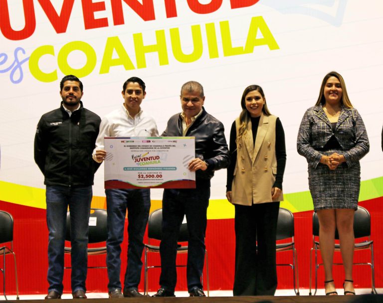 Reciben más de 400 alumnos de la UAdeC las Becas Juventud es Coahuila