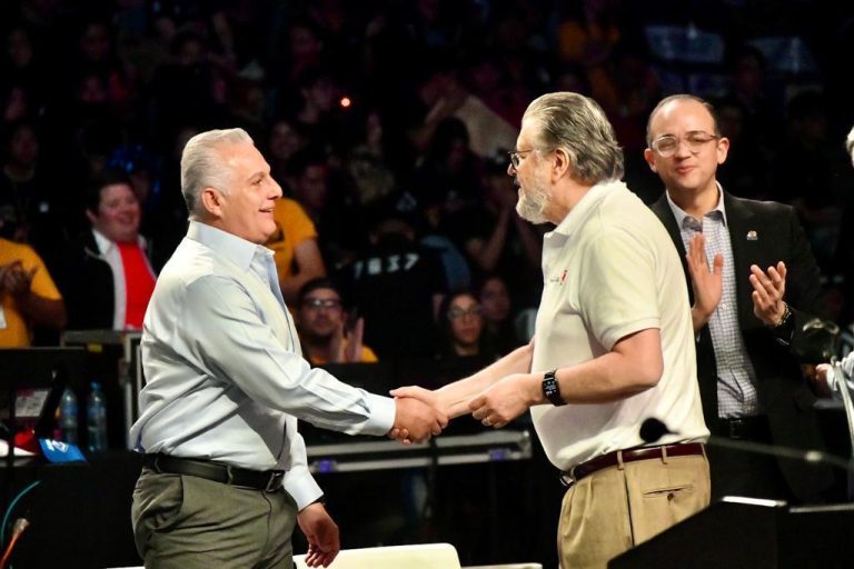 Alcalde de Torreón da la bienvenida a estudiantes que participan en el FIRST Robotics Competition