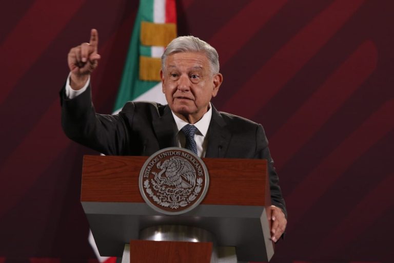 AMLO pide a INE aclarar a cuánto ascienden recursos de fideicomisos