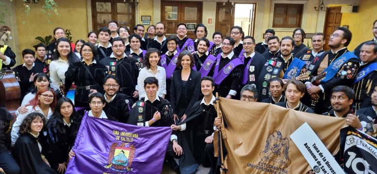 Con callejoneada y serenata en el Centro Histórico de Saltillo, llevan a cabo en la UA de C el Certamen de Tunas Universitarias de Coahuila 2023