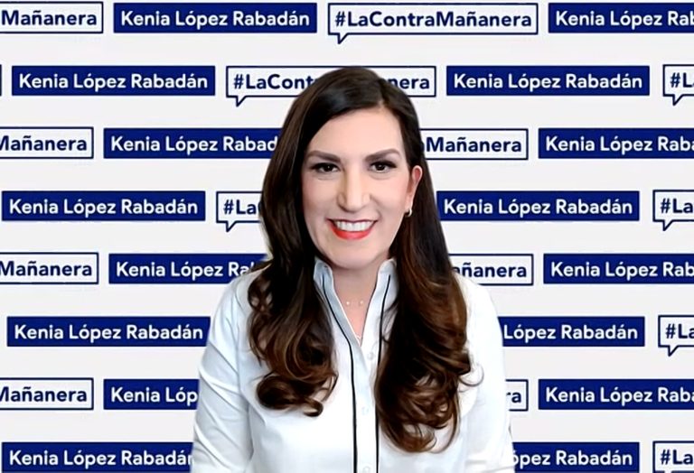 Denuncia López Rabadán ante el INE la promoción ilegal de AMLO en entrega de tarjetas para adultos mayores