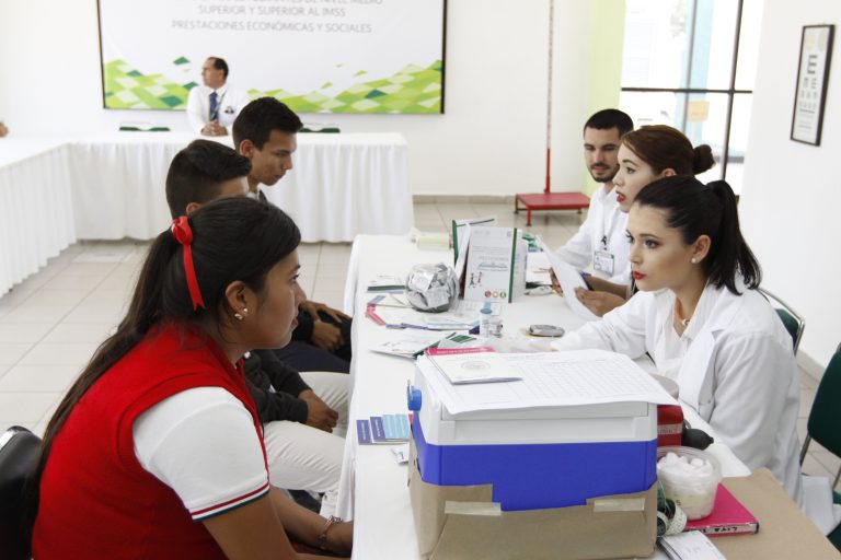 IMSS recomienda fomentar educación y comunicación con menores ante retos en redes sociales con medicamentos