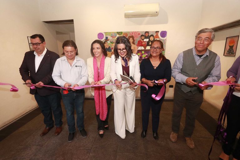 Inaugura UA de C la exposición “Porque juntas hacemos camino al andar”