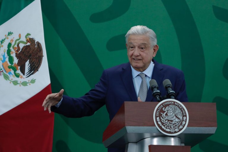 Nosotros ponemos los muertos», reprocha AMLO a fabricantes de armas