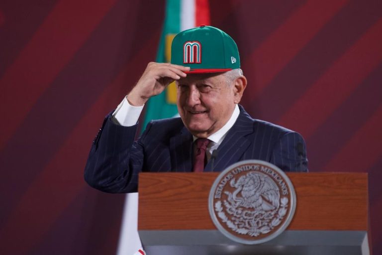 Presidente desea buena suerte a la selección mexicana de Béisbol