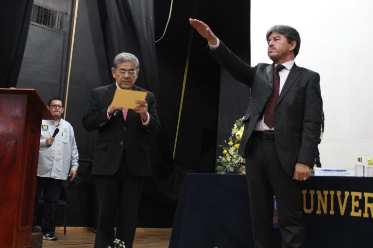 Rinde protesta Daniel Campos Torres como nuevo director de la Facultad de Medicina Unidad Torreón